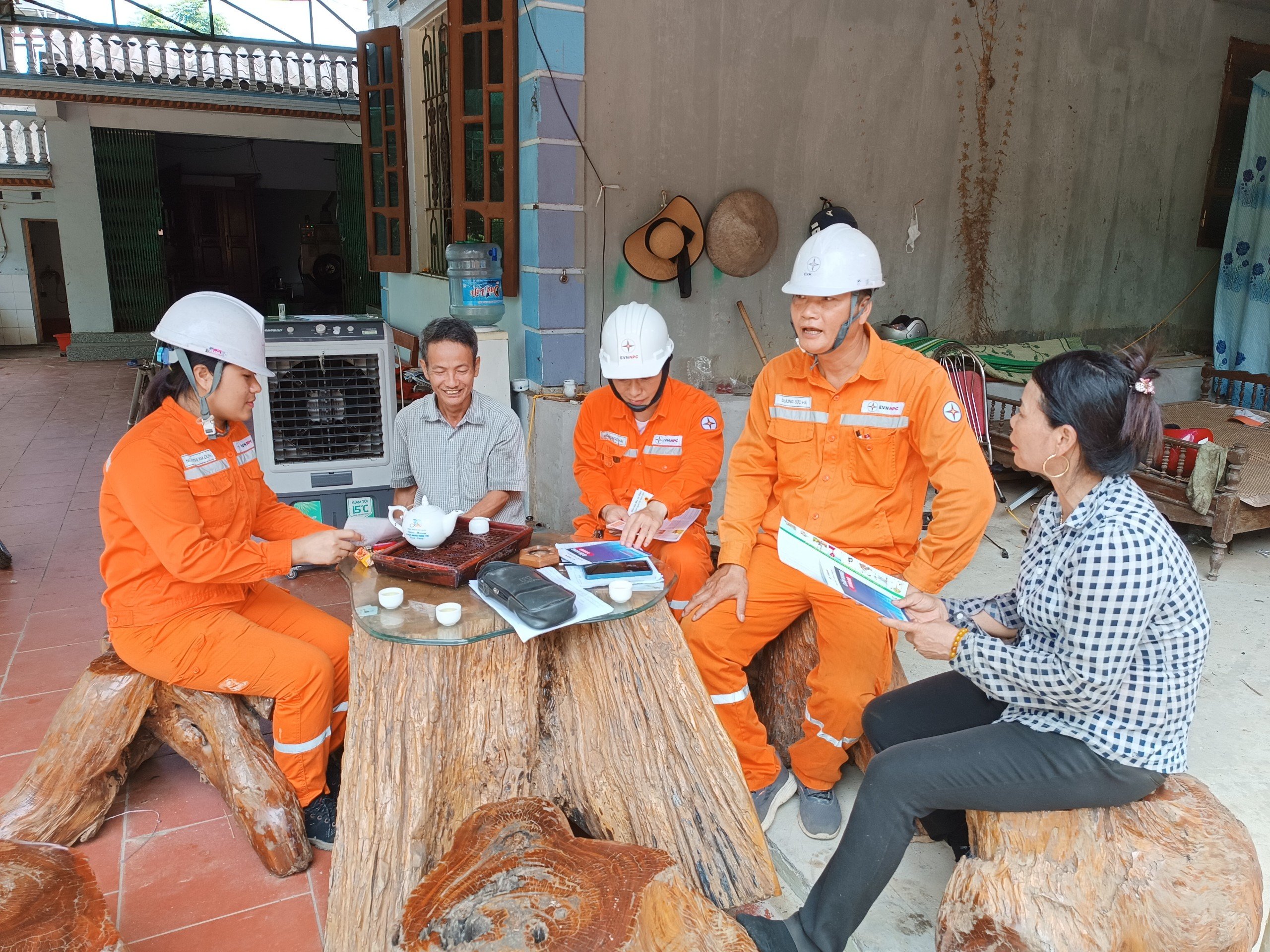 Điện lực Phú Lương tăng cường các biện pháp tuyên truyền giảm thiểu sự cố và ngăn chặn tai nạn điện