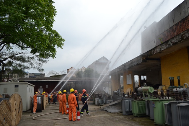 PC Thái Nguyên huấn luyện định kỳ nghiệp vụ phòng cháy, chữa cháy năm 2014