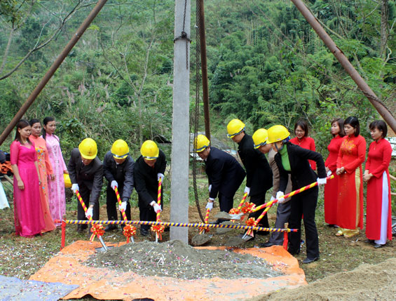 Lễ khởi công công trình đưa điện về xóm Cà Đơ-xã Lam Vĩ-Huyện Định Hóa-Tỉnh Thái Nguyên