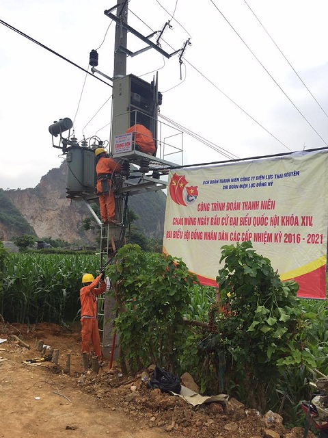 Chi đoàn Điện lực Đồng Hỷ: Đóng điện công trình thanh niên“Trạm biến áp Trung Sơn” thuộc xóm Trung Sơn, xã Quang Sơn, huyện Đồng Hỷ