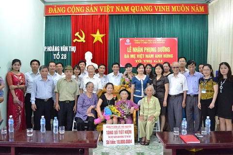 Công ty Điện lực Thái Nguyên nhận phụng dưỡng 2 Mẹ Việt Nam anh hùng.