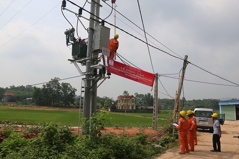 Đóng điện trạm biến áp Na Lang 