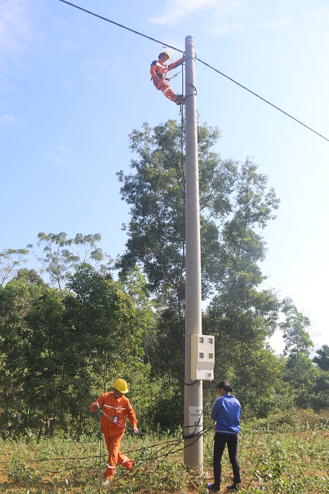 Điện lực Phú Lương triển khai “Tháng tri ân khách hàng” với mục tiêu thực hiện những hành động thiết thực để gửi lời tri ân tới tất cả khách hàng