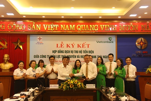 Vietcombank Thái Nguyên ký thỏa thuận hợp tác thu tiền điện 