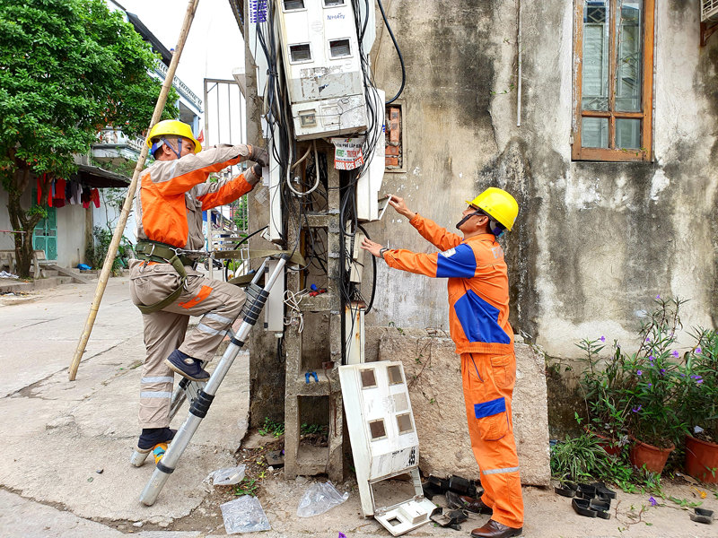 Lắp đặt thay thế trên 60.000 công tơ điện tử