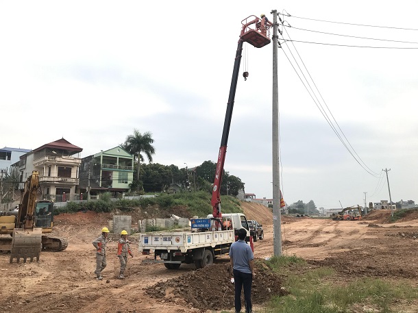 Điện lực TP Thái Nguyên: Xử lý và ngăn ngừa sự cố đường dây trung áp do đơn vị thi công gây ra.