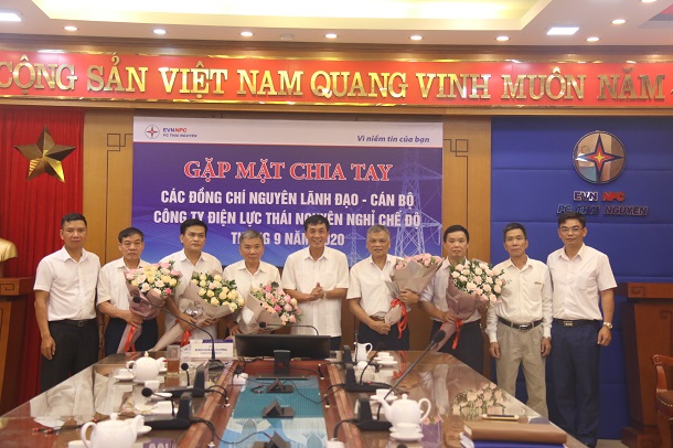 PC Thái Nguyên gặp mặt, chia tay đồng chí Lại Mạnh Hồng - Phó giám đốc Công ty và các đồng chí cán bộ về nghỉ chế độ hưu trí