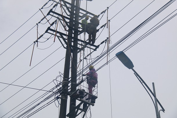 Mưa lớn gây gián đoạn cung cấp điện nhiều khu vực tại Thái Nguyên