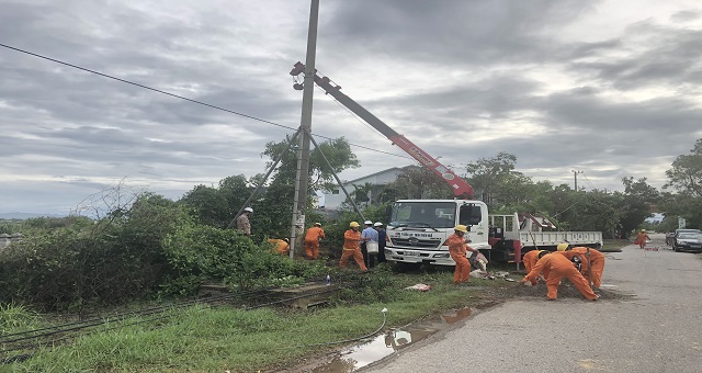 Thông tin cập nhật về tình hình khôi phục cung cấp điện, khắc phục hậu quả cơn bão số 5 (NOUL)