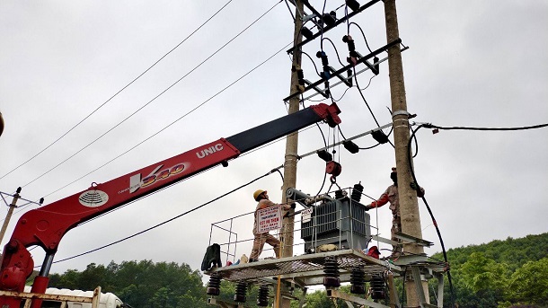 Điện lực Phú Lương tăng cường thực hiện công tác chống quá tải lưới điện