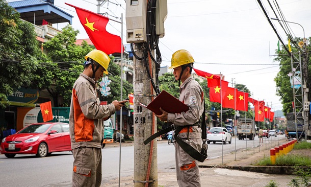 Điện lực Đại Từ cấp điện an toàn trong mùa mưa bão