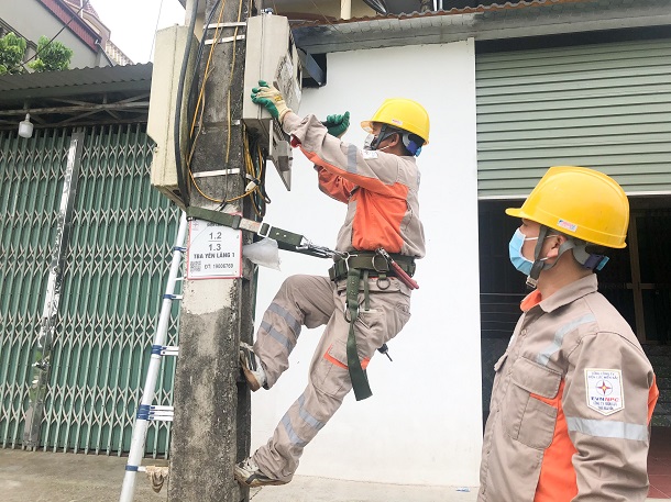 Điện lực Đại Từ triển khai các giải pháp để giảm suất sự cố và giảm tổn thất điện năng trong năm 2021