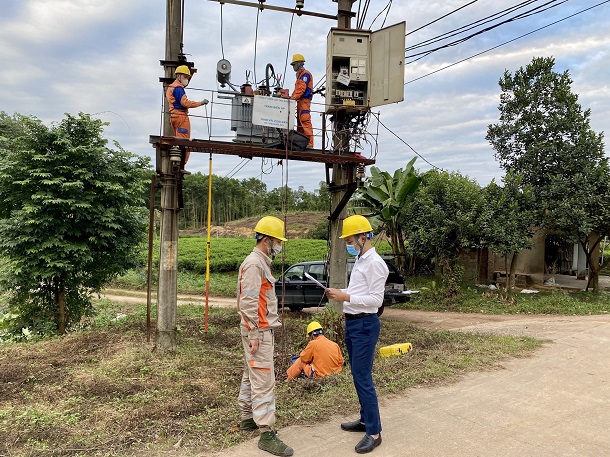 Điện lực Phú Lương tăng cường công tác kiểm tra kiểm soát an toàn lao động