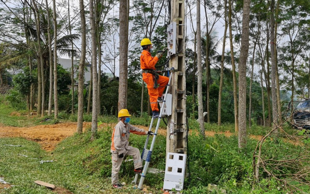 Điện lực Đồng Hỷ khẩn trương thay thế công tơ điện tử