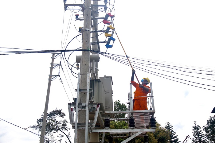Phóng sự: Dự án chống quá tải lưới điện được sự đồng thuận của người dân