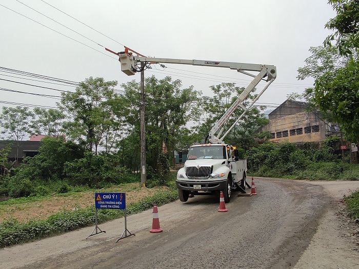 Điện lực Phú Lương: thực hiện đấu nối hotline đảm bảo độ tin cậy cung cấp điện