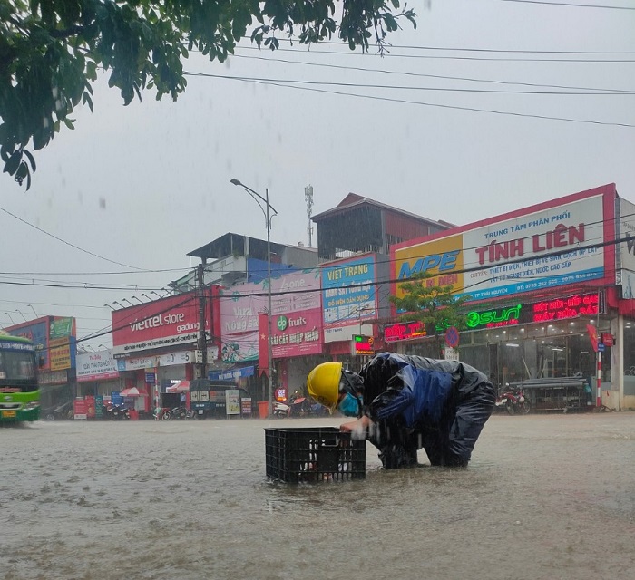 Đội QLVH lưới điện cao thế chủ động phòng chống ngập nước mùa mưa bão