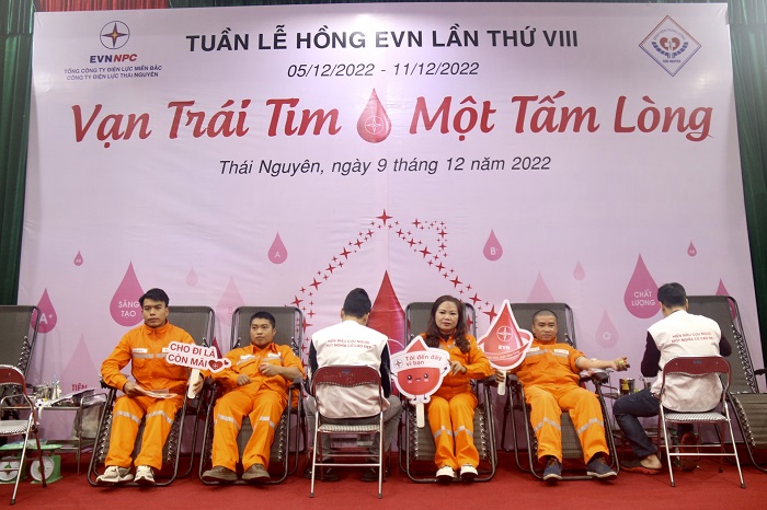 Cán bộ công nhân viên PC Thái Nguyên tham gia hiến máu, hưởng ứng 'Tuần lễ hồng EVN' lần thứ VIII năm 2022