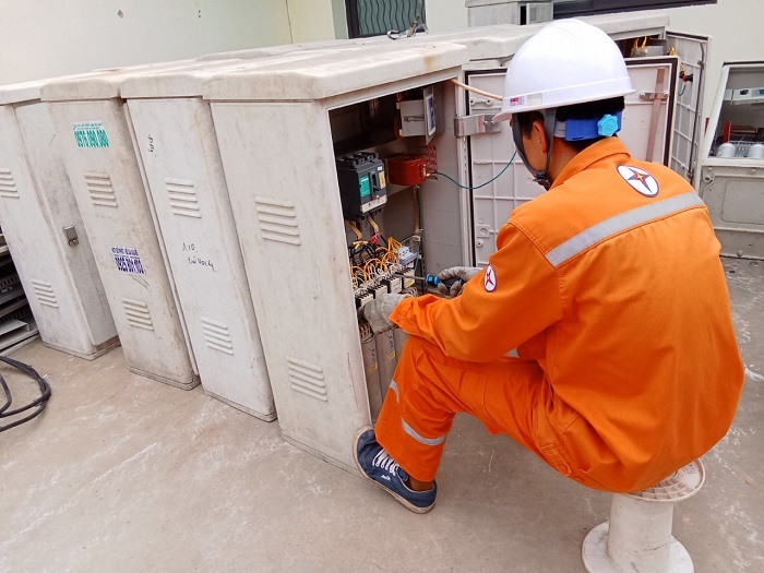 Công Ty Điện lực Thái Nguyên hoàn thành sửa chữa tụ bù hạ áp trên lưới điện tỉnh Thái Nguyên