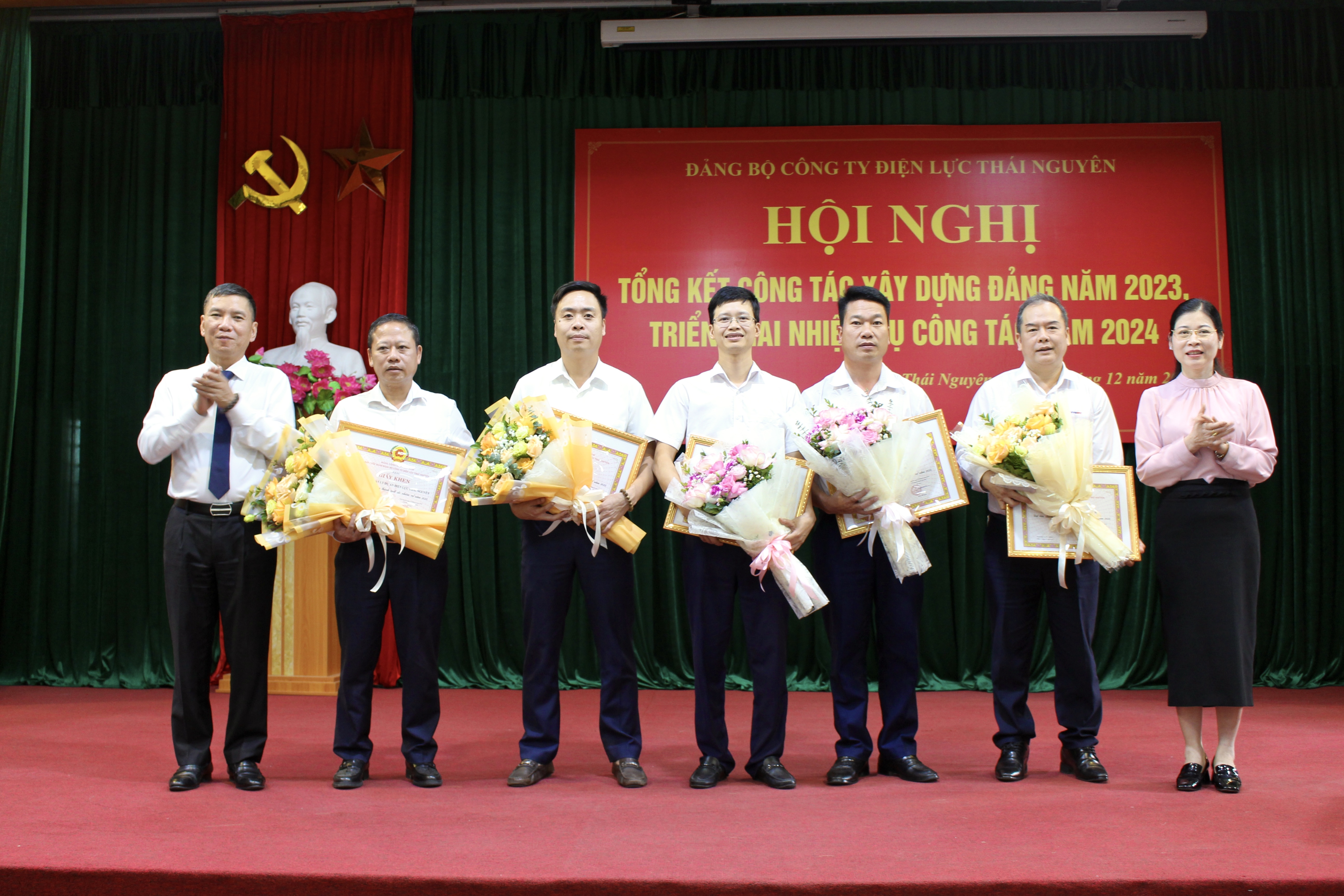 Hội nghị tổng kết công tác xây dựng Đảng năm 2023, triển khai nhiệm vụ công tác năm 2024 Đảng bộ Công ty Điện lực Thái Nguyên 