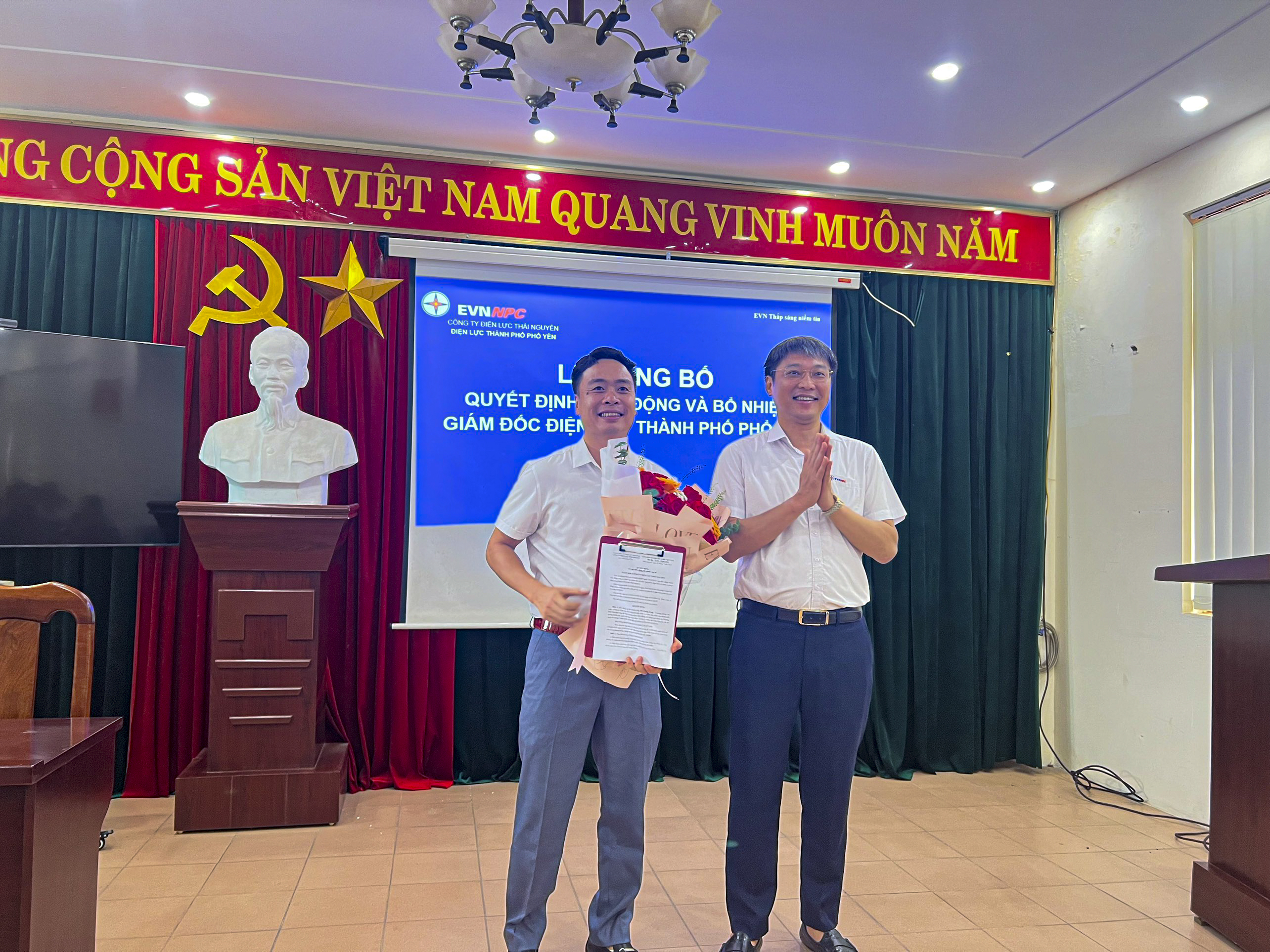 Trao Quyết định bổ nhiệm Giám đốc Điện lực Thành phố Phổ Yên