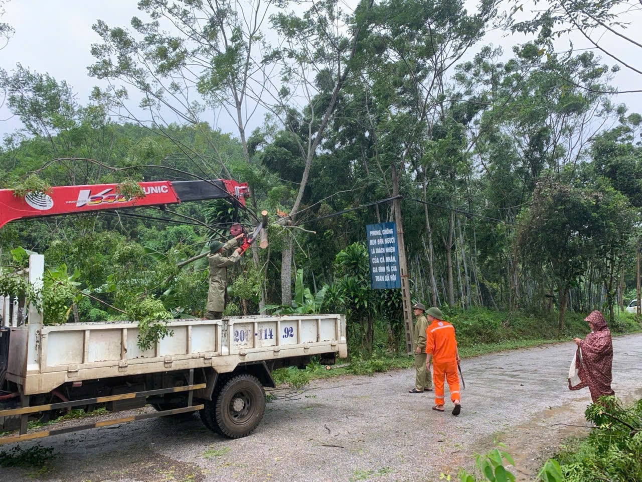 Công ty Điện lực Thái Nguyên huy động mọi nguồn lực  khẩn trương ứng phó và khắc phục hệ thống điện sau cơn bão số 3