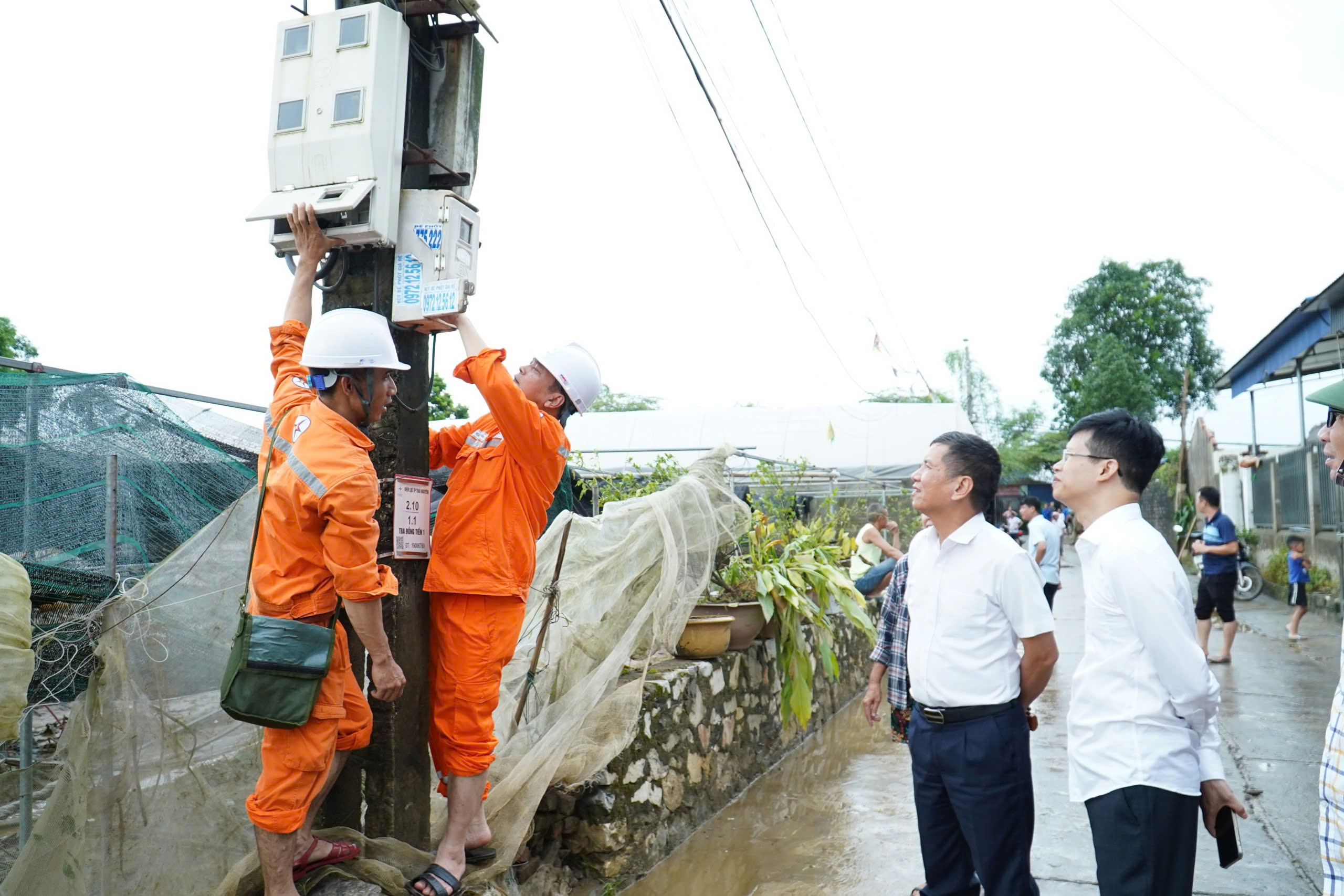 Điện lực Đồng Hỷ khẩn trương khắc phục sự cố sau thiên tai