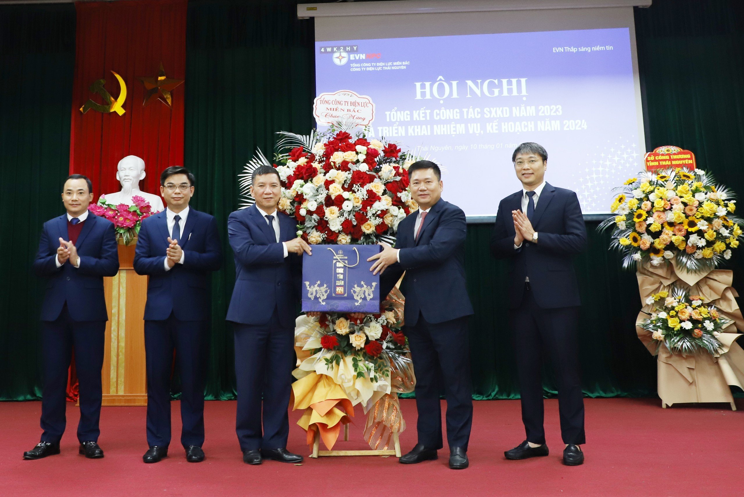 Công ty Điện lực Thái Nguyên tiếp tục phát huy sức mạnh đoàn kết, hoàn thành nhiệm vụ năm 2024