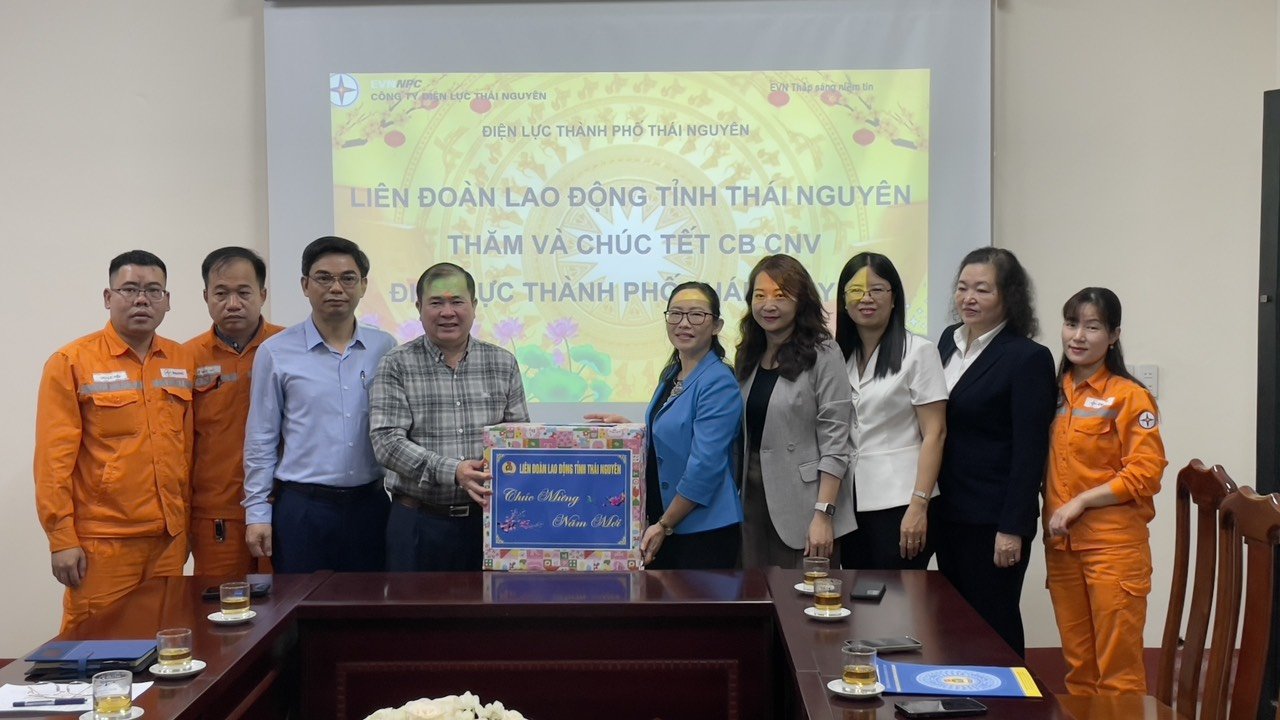 Liên đoàn Lao động tỉnh Thái Nguyên thăm và chúc Tết CBCNV Điện lực TP Thái Nguyên nhân dịp Tết Nguyên Đán năm 2024
